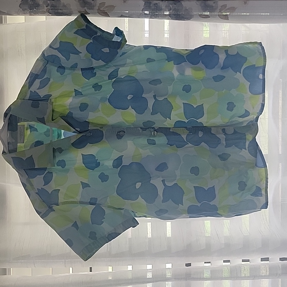 Liz Claiborne button up top